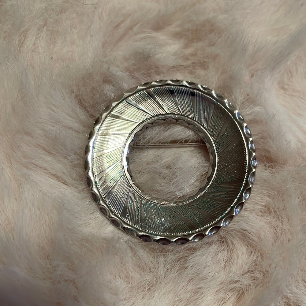 Silver metal wreath brooch